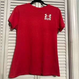 Women’s Under Armour fuchsia heat gear, women’s sz.M  running shirt
